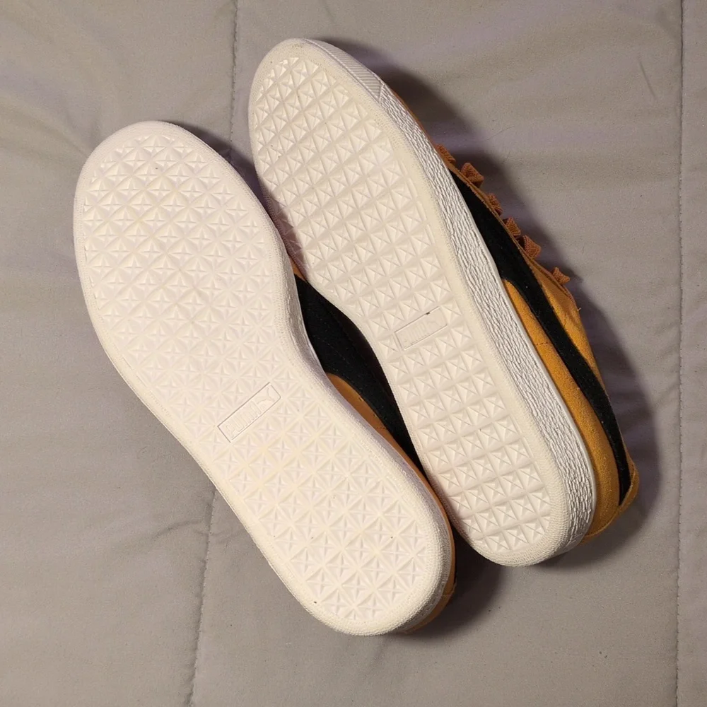 Puma Suede (10M) Orange and Black Sneakers - Picture 6 of 9